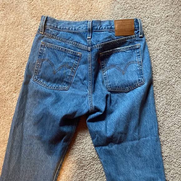 Levi’s wedgie jeans. Light wash, gently worn - Picture 4 of 4